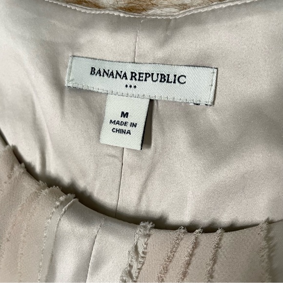 Banana Republic ruffle front sleeveless top - Picture 4 of 7
